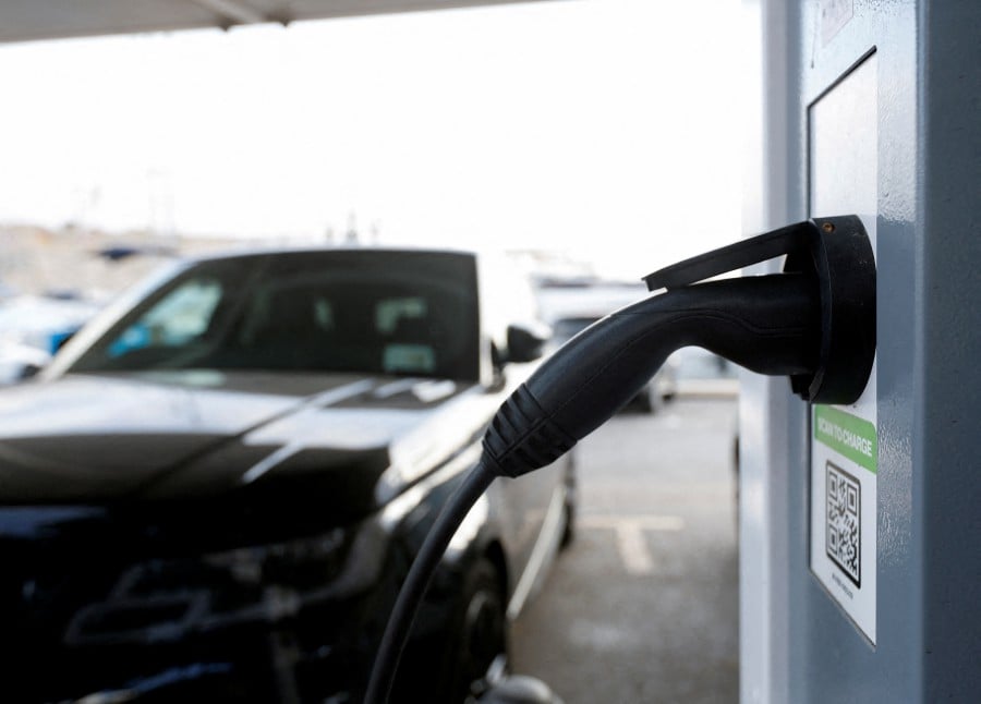 Transportation is responsible for about 60% of world oil demand, with the United States alone accounting for around 10%, according to the IEA. -- Reuters photo