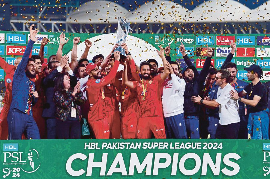 Islamabad United�s players hold the Pakistan Super League (PSL) trophy as they celebrate their victory against Multan Sultans during the award ceremony for PSL Twenty20 cricket final. AFP Pic