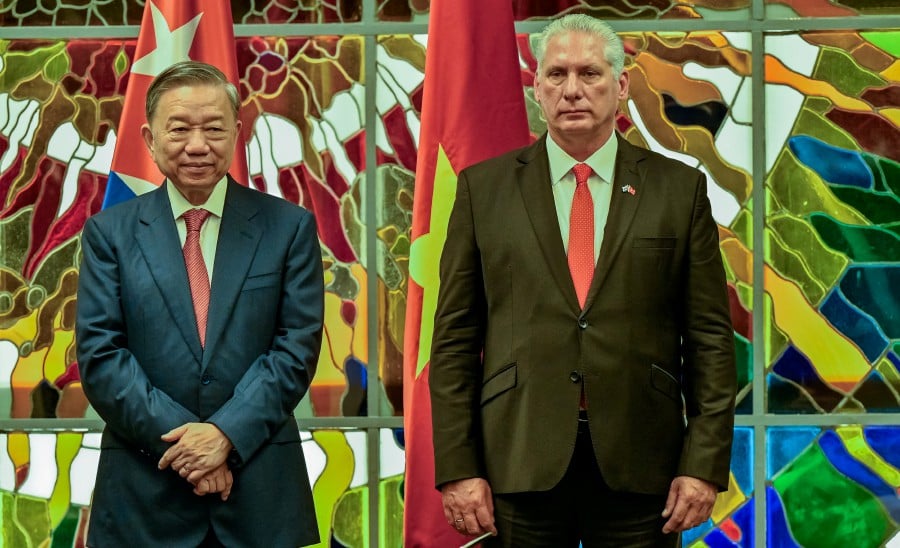 Cuba’s President Miguel Diaz-Canel and Vietnam's President and ruling Communist Party Chief To Lam pose for photos at the Revolution Palace in Havana, Cuba, September 26, 2024. Adalberto Roque/Pool via REUTERS 