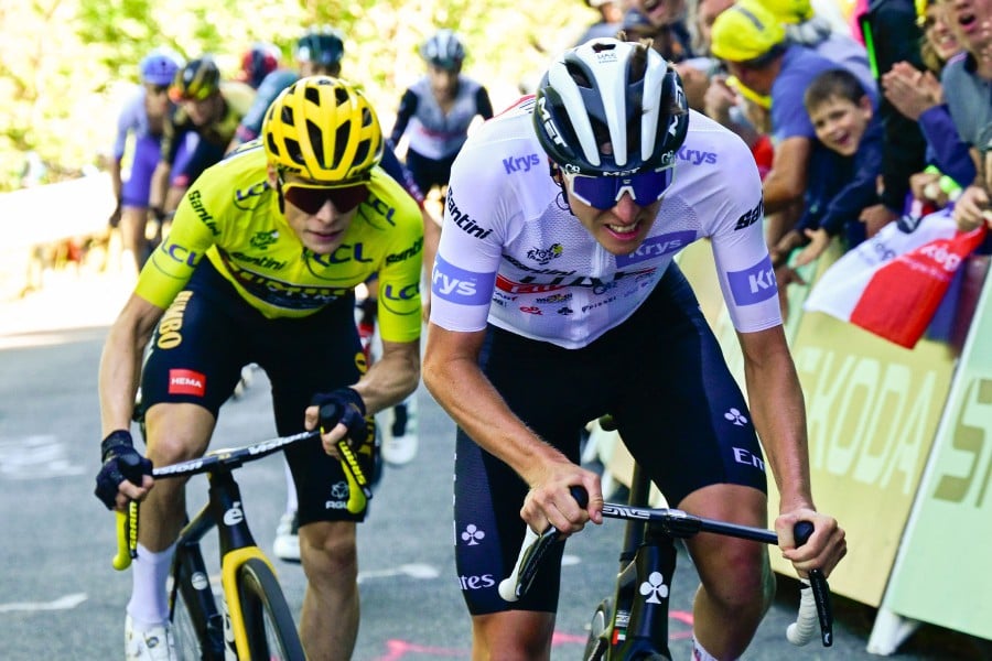 Adam Yates Wins 2023 Tour de France Opener Ahead Of Twin Brother - FloBikes