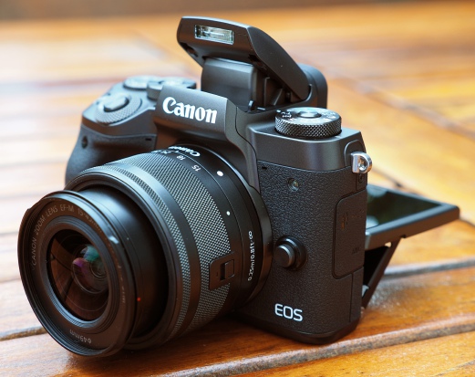 fastest focusing mirrorless camera