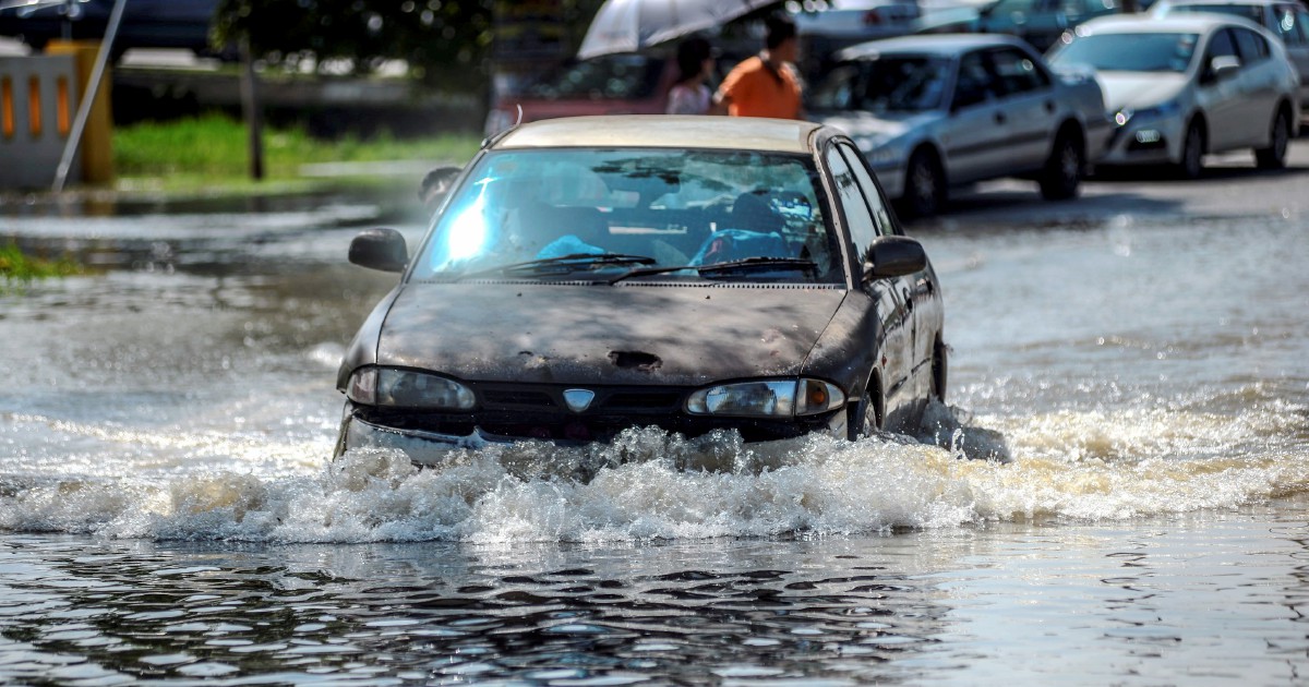 Two relief centres still open due to knee-high flood | New Straits Times