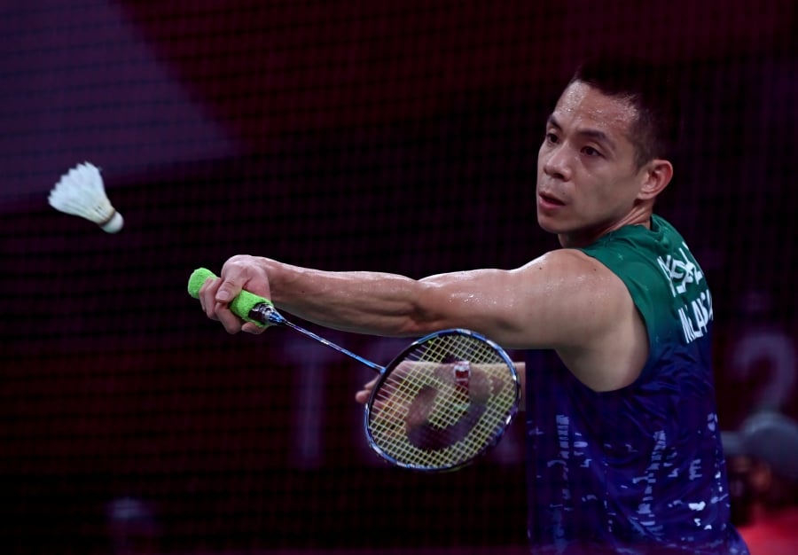 Para shuttler Cheah Liek Hou is just one match away from winning his eighth world title after reaching the men's singles SU5 (upper impairment) final in Pattaya today. - Bernama file pic