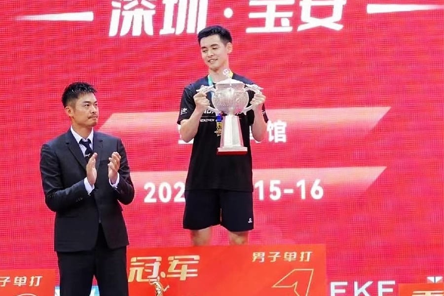 Cheam June Wei with the winner's trophy after receiving it from Lin Dan during the prize-giving ceremony of the Lin Dan Cup at Bao'an Stadium in Shenzhen, China, on June 16. - Pic courtesy from June Wei IG