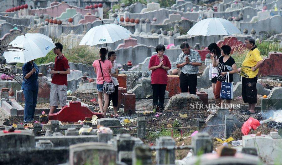 Cheng Beng rituals allowed with strict SOPs | New Straits Times ...