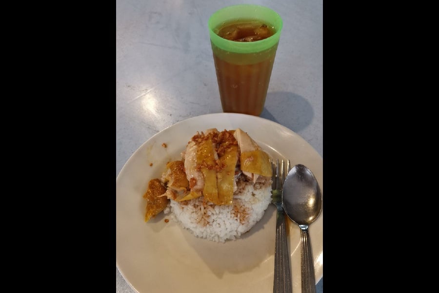 A plate of chicken rice at RM3.95? - Pic from Facebook9