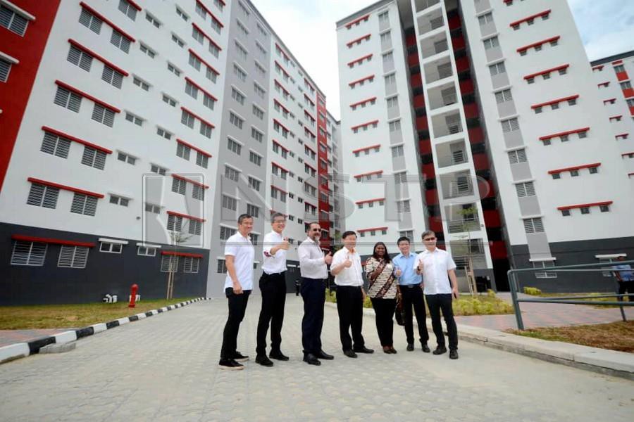Penang Chief Minister Chow Kon Yeow (centre) gestures during the launch of the first Centralised Accommodation Transit (CAT) — Westlite Bukit Minyak in Jalan Sri Tambun, Simpang Ampat. -NSTP/SHAHNAZ FAZLIE SHAHRIZAL