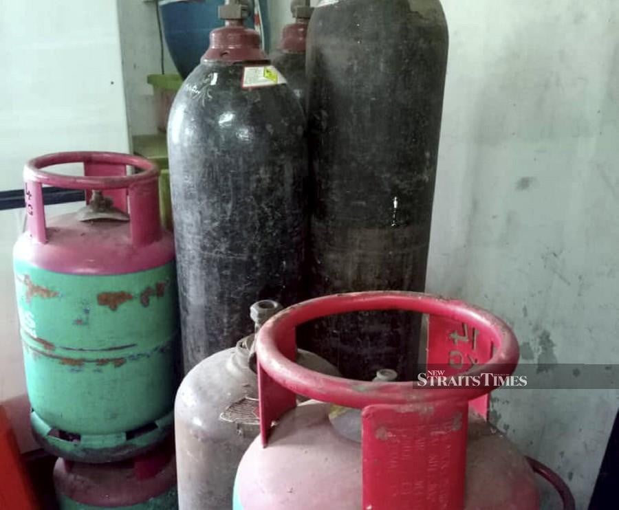 The Consumers’ Association of Penang (CAP) has called on the authorities to come out with mandatory safety standards for cooking gas cylinders. - NSTP file pic