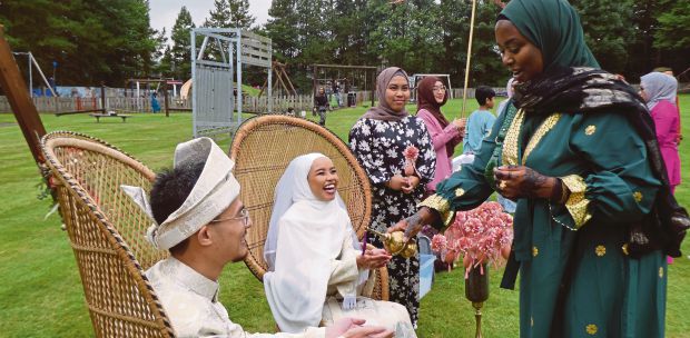 Postcard From Zaharah Malay Wedding In English Setting