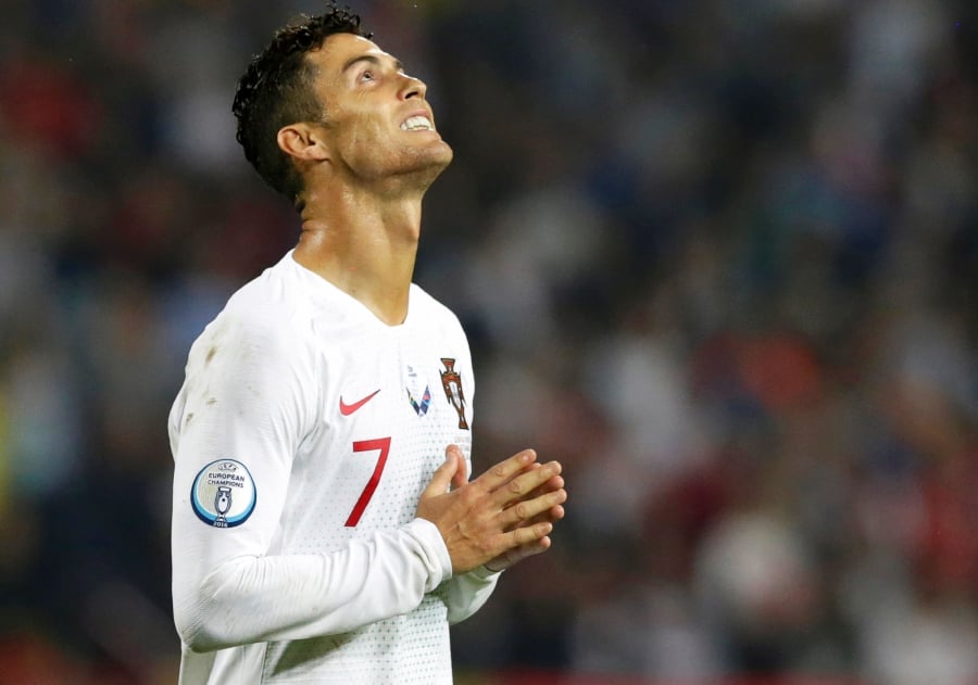  Portugal's Cristiano Ronaldo reacts during the UEFA EURO 2020 group B qualifying soccer match between Serbia and Portugal in Belgrade, Serbia, 07 September 2019. - EPA/ANDREJ CUKIC
