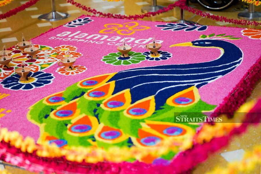 Alamanda Putrajaya, meanwhile, is decorated with vibrant decorations, including a colourful kolam illuminated to bring forth auspiciousness and good fortune. 
