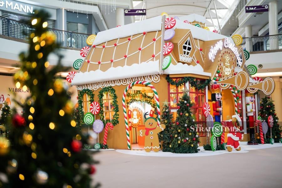 The ‘Gingerbread Christmas Village’ also becomes the year-end holiday theme at Alamanda Putrajaya. 