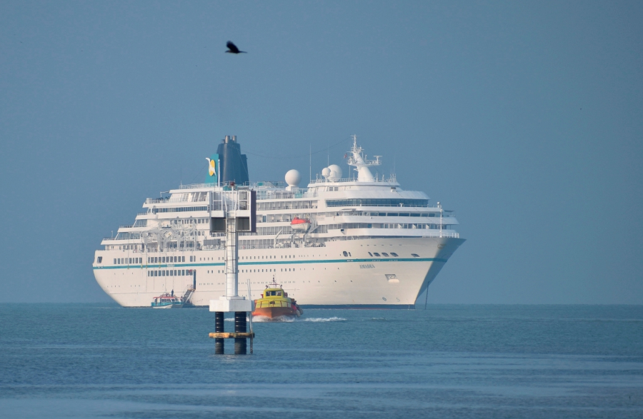 About 50 luxury cruise ships with an estimated 25,000 foreign tourists are expected to make a stopover in Melaka during the Visit Melaka Year 2024 (TMM 2024). - BERNAMA pic