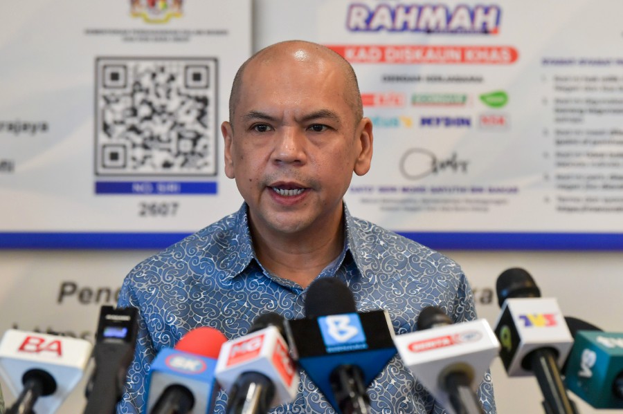 Acting Minister Datuk Armizan Mohd Ali said the first step involves the continuation of monitoring and enforcement through the Price Control and Anti-Profiteering Act of 2011, and if necessary, the Competition Act of 2010. BERNAMA PIC
