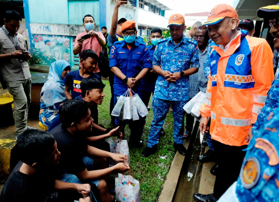 TMinister in the Prime Minister's Department (Sabah and Sarawak) Datuk Armizan Mohd Ali said this was covered under Section 4C(1) of the Malaysia Civil Defence Force Act 1952. -BERNAMA file pic