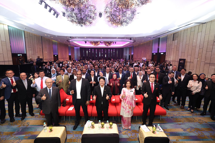 Micro-, small- and medium-scale enterprises (MSMEs) must adapt to the current market trends while shifting into digital transformation, says Entrepreneur Development and Cooperatives Minister Datuk Ewon Benedick. - Bernama pic