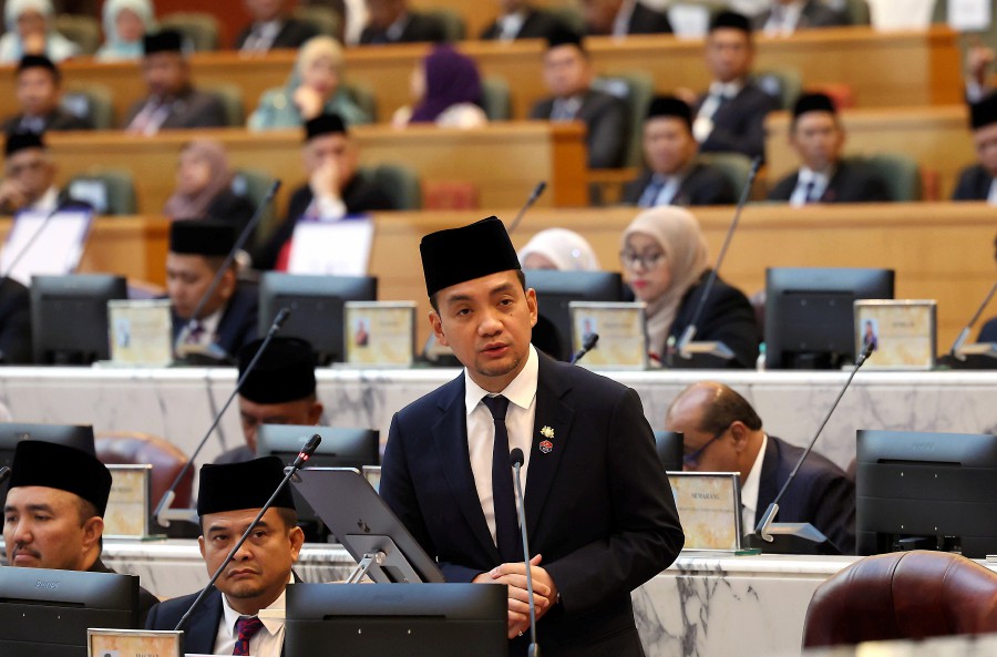 Datuk Onn Hafiz Ghazi said a RM2 million allocation to district officers were approved to facilitate community programme executions and to provide prompt assistance to those affected by disasters, while an addition RM 1million will be allocated under the Johor State Disaster Trust Fund. BERNAMA PIC