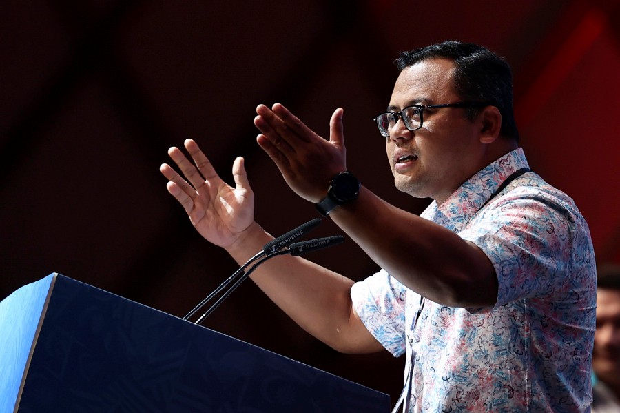 Do not approach the Malays with threats and fear, but reach to them through knowledge and compelling arguments, said Datuk Seri Amirudin Shari. BERNAMA PIC