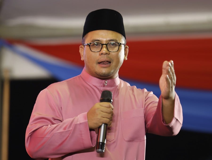 Datuk Seri Amirudin Shari has lambasted a Parti Pribumi Bersatu Malaysia (Bersatu) leader over claims that the opposition party could develop Selangor as a "super state" should they win the state elections. -BERNAMA PIC