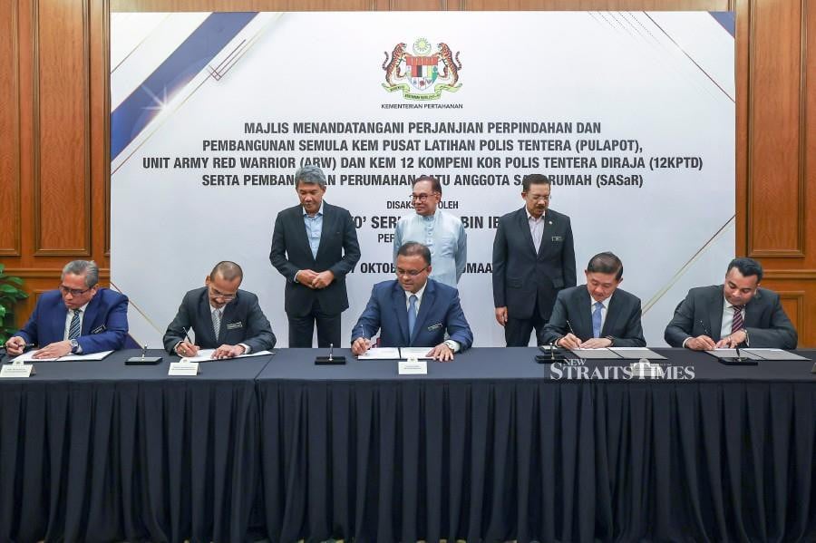 Prime Minister Anwar Ibrahim has emphasised the significance of the development of Malaysian Armed Forces (MAF) assets and the Armed Forces Family House (RKAT) project in fortifying the nation's defence and ensuring the highest level of safety for its people. - Bernama pic