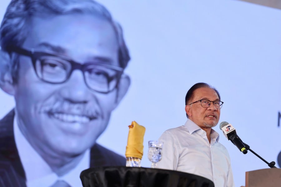 The new generation should emulate the personality of the late Tun Dr Ismail Abdul Rahman, who was a figure known for his integrity and consistency in championing unity, said Prime Minister Datuk Seri Anwar Ibrahim. -Bernama pic