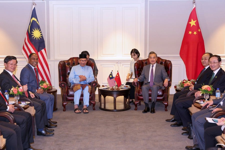 Prime Minister Anwar Ibrahim receives a courtesy call from Chinese Foreign Minister Wang Yi, who is on a two-day official visit to Malaysia beginning Friday. Also present Foreign Minister Datuk Seri Dr Zambry Abd Kadir (second, left). -BERNAMA PIC