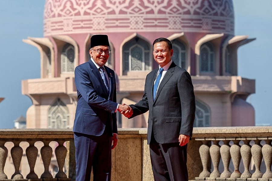 Cambodian Prime Minister Hun Manet (right) who is on a one-day official visit to Malaysia, met Prime Minister Datuk Seri Anwar Ibrahim here on Tuesday to discuss bilateral ties between the two countries. - BERNAMA pic