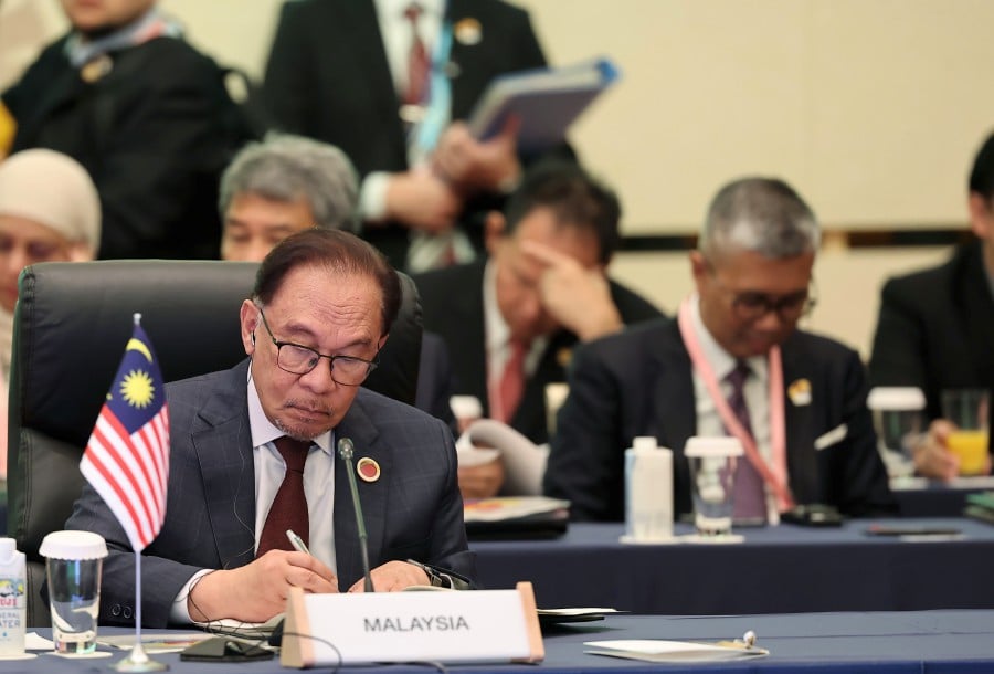 Prime Minister Datuk Seri Anwar Ibrahim attends the ASEAN-Japan Commemorative Summit here on Sunday. Anwar accompanied by Foreign Minister Datuk Seri Mohamad Hasan and Minister of Investment, Trade and Industry Tengku Datuk Seri Zafrul Tengku Abdul Aziz. BERNAMA PIC