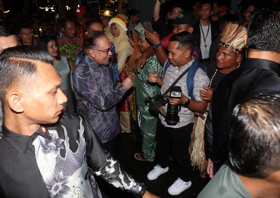 Prime Minister Datuk Seri Anwar Ibrahim attending the national-level 2024 Unity Week celebration at Dataran Angsana Johor Baru Mall tonight. (Bernama Pic)