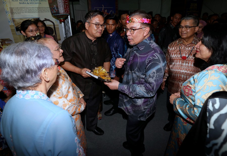 Prime Minister Datuk Seri Anwar Ibrahim chats with participants from the Baba Nonya community from Melaka during the national-level 2024 Unity Week Celebration.