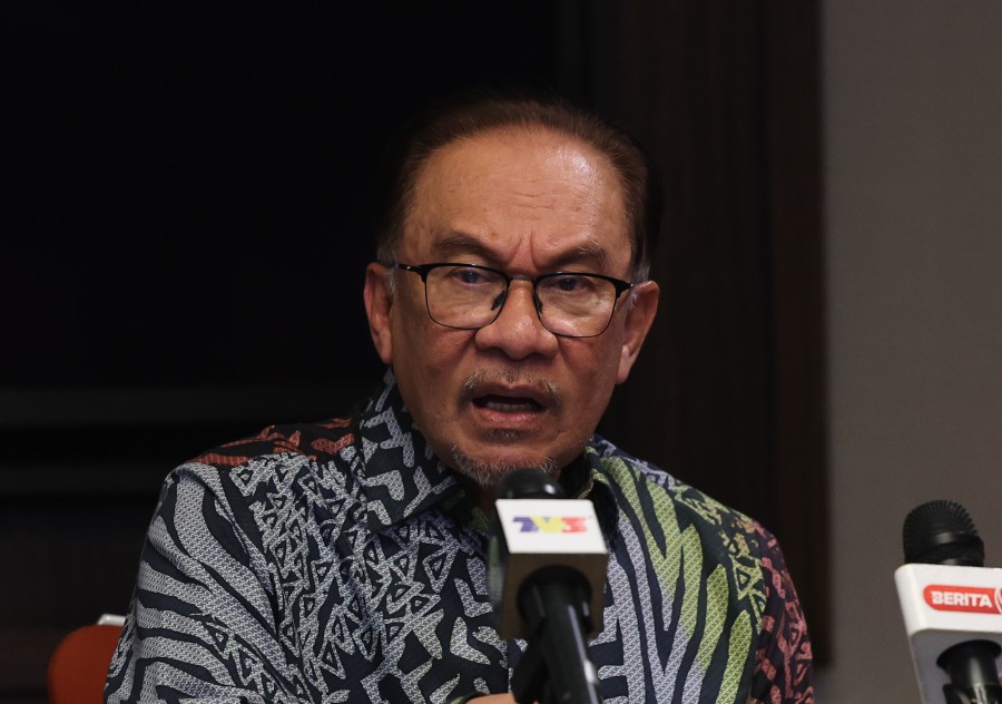Prime Minister Datuk Seri Anwar Ibrahim during a press conference with the Malaysian reporters on the sidelines of the 30th Asia-Pacific Economic Cooperation (APEC) Economic Leaders’ Meeting here, today. BERNAMA PIC