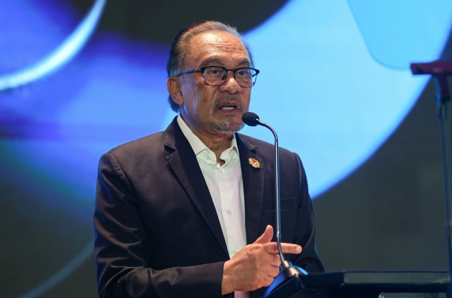 Prime Minister Datuk Seri Anwar Ibrahim delivers his speech at the Semicon South East Asia 2024 in Malaysia International Trade & Exhibition Centre (MITEC). BERNAMA PIC