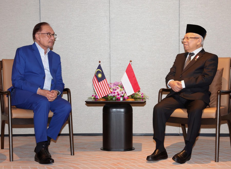 Prime Minister Datuk Seri Anwar Ibrahim today met Indonesia’s Vice President Professor Dr K. H. Ma'ruf Amin to discuss matters of mutual interest pertaining to investment, trade and the Indonesian workforce. BERNAMA PIC