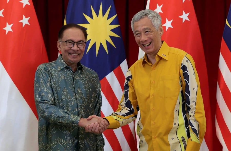 Prime Minister Datuk Seri Anwar Ibrahim has affirmed that Singapore's diplomatic ties with Israel will not have any bearing on Malaysia's relationship with its neighbouring nation. BERNAMA PIC