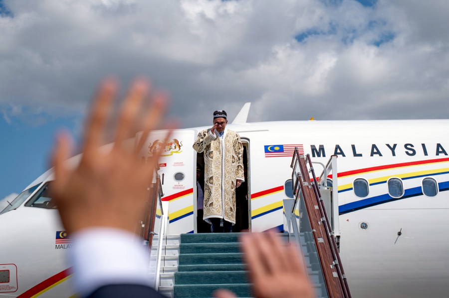 Prime Minister Datuk Seri Anwar Ibrahim waves before departing to Malaysia from Bukhara International Airport today. -- BERNAMA PIC/PMO