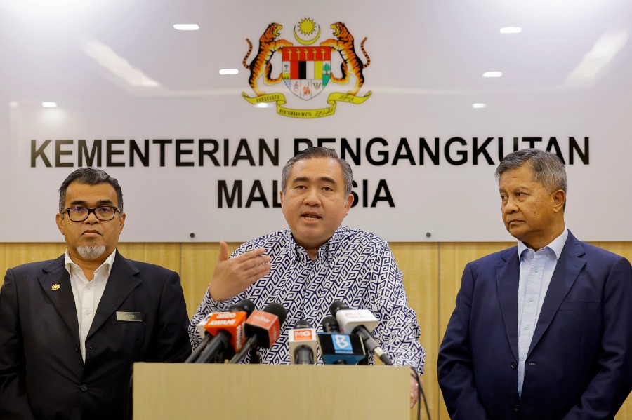 Transport Minister Anthony Loke said flight tickets for travel from Peninsular Malaysia to Sabah, Sarawak and Labuan on those four days will cost more than RM599 for the basic ticket as any cost above the maximum price will be borne by the government. BERNAMA PIC