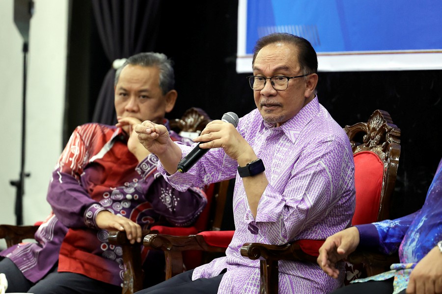 Prime Minister Datuk Seri Anwar Ibrahim said today that His Majesty Sultan Ibrahim, King of Malaysia and the Malay Rulers are backing the government’s efforts to enhance governance and cleanse the country from corrupt practices. BERNAMA PIC