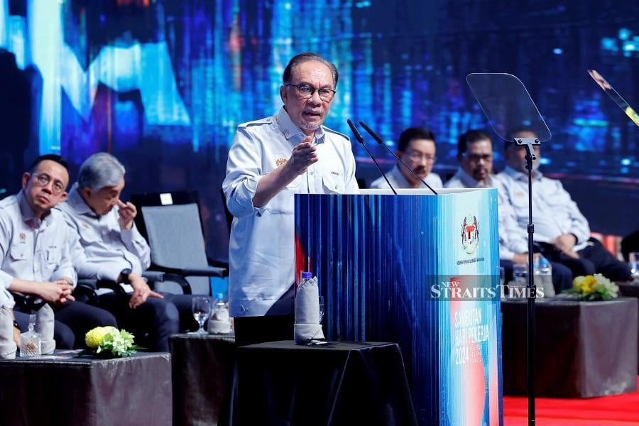 Prime Minister Datuk Seri Anwar Ibrahim has urged for the swift establishment of the Gig Workers Commission to champion the interests of workers in this sector. -Bernama pic.