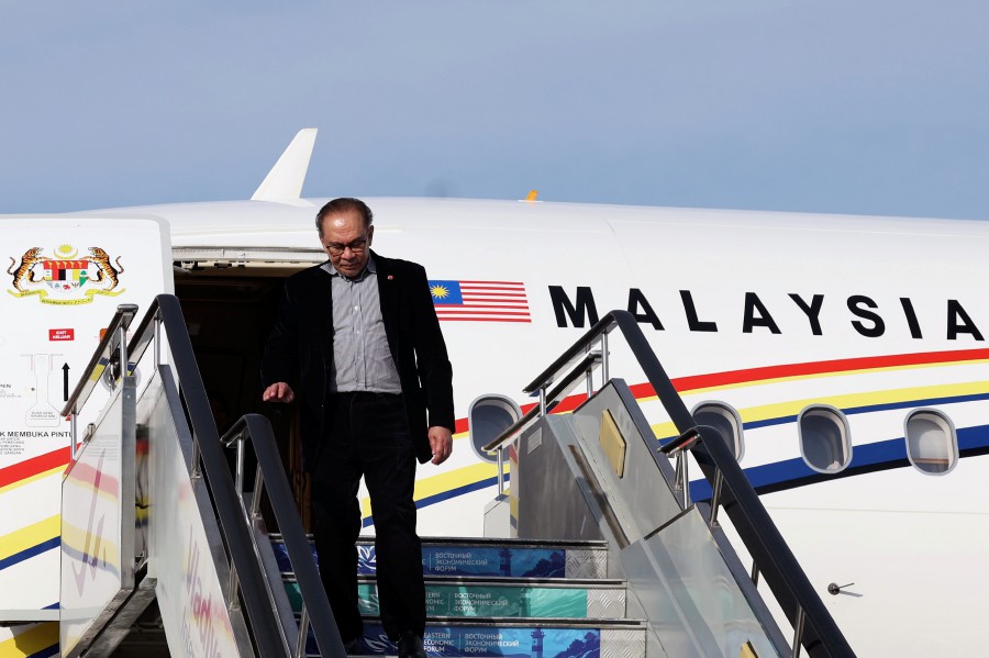 Prime Minister Datuk Seri Anwar Ibrahim’s overseas trips secured potential investment values of RM353.6 billion in 2023 and RM82.6 billion from January to October this year. - Bernama pic.