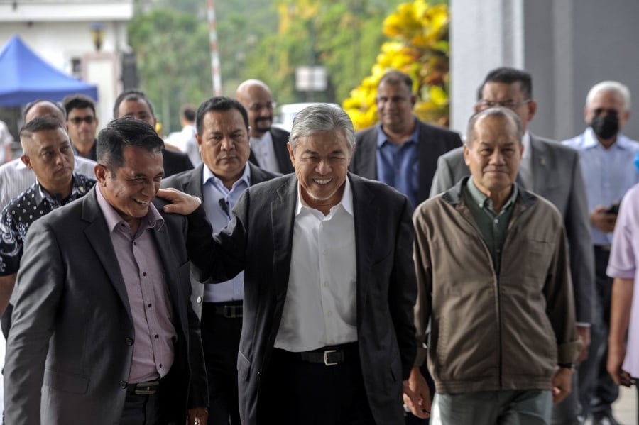 Zahid corruption trial: Prosecution ticks off defence witness for ...