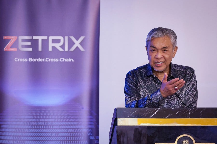 MyEG Services Bhd’s blockchain platform Zetrix has introduced its latest digital qualification platform that offers Chinese citizens the option to digitise their identification card and driving licence on the blockchain, which can be presented when travelling abroad. (Bernama/Photo)
