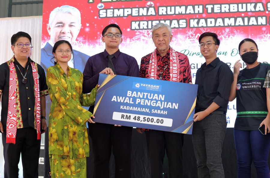 Deputy Prime Minister Datuk Seri Dr Ahmad Zahid Hamidi said they should not make the people victims or pay a ‘high price’ for their political pursuits.