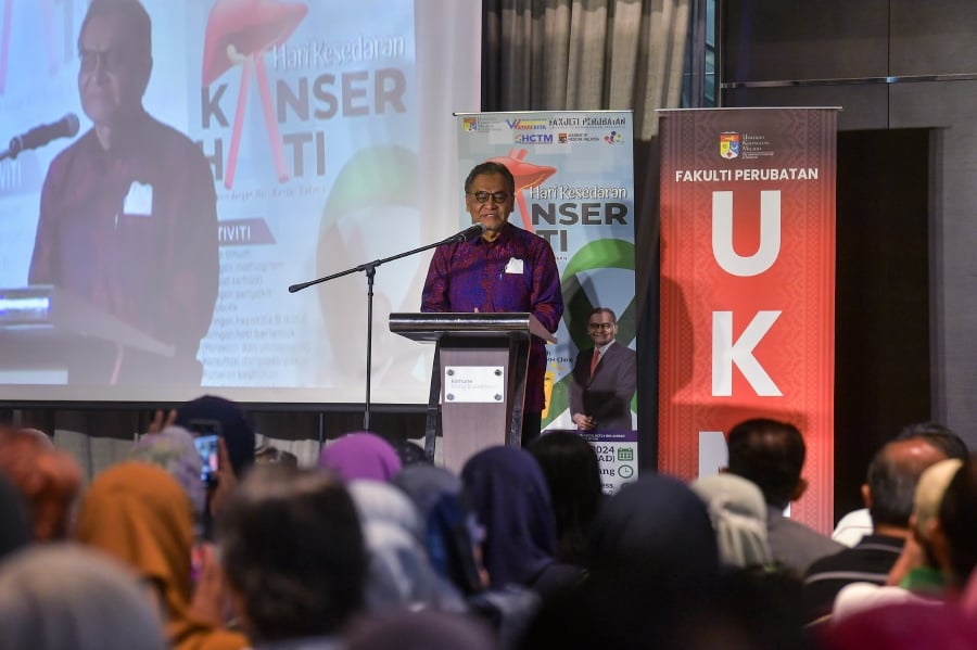 Health Minister Datuk Seri Dr Dzulkefly Ahmad at the launch of Hari Kesedaran Kanser Hati sempena Hari Kanser Sedunia in Cheras. -- BERNAMA PIC
