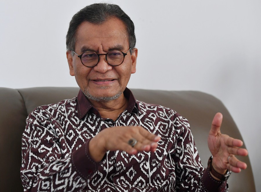 If a full Movement Control Order (MCO) is required in Selangor, it should be implemented differently from the first one last year, says Selangor Task Force for Covid-19 (STFC) chairman Datuk Seri Dr Dzulkefly Ahmad said. - Bernama pic