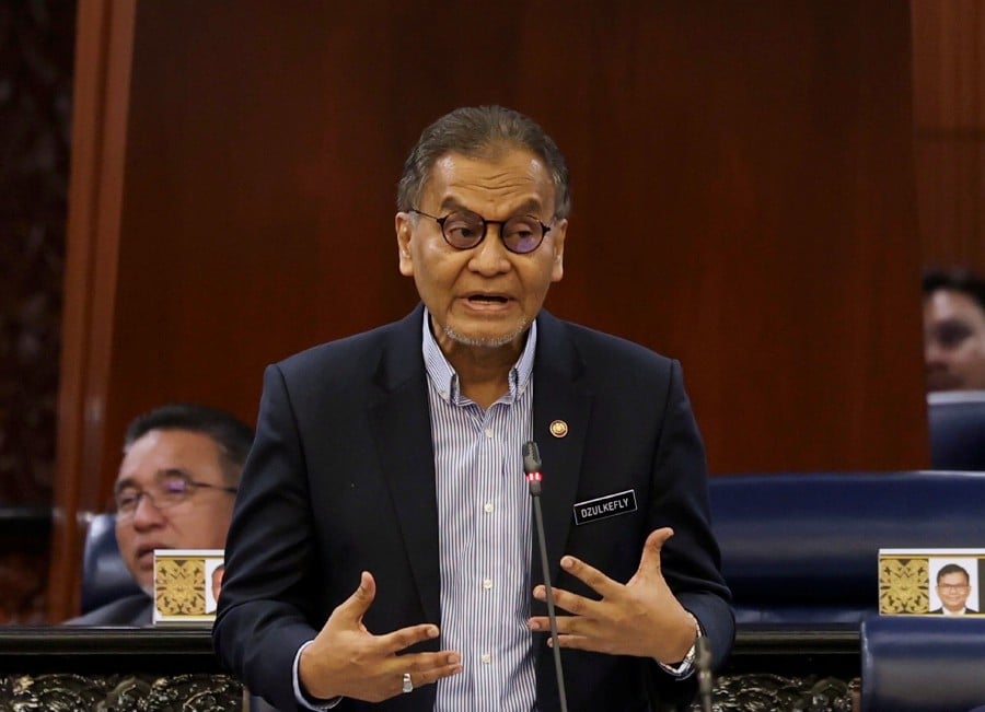 Health Minister Datuk Seri Dr Dzulkefly Ahmad said, the ministry’s survey also found that of the total number of doctors who left, 45 per cent are currently working abroad. BERNAMA PIC