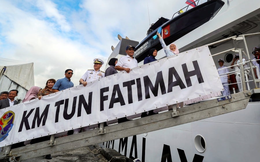The naming ceremony was officiated by the Prime Minister’s wife, Datuk Seri Dr Wan Azizah Wan Ismail, at the Kuching Port Authority Jetty here today. BERNAMA PIC