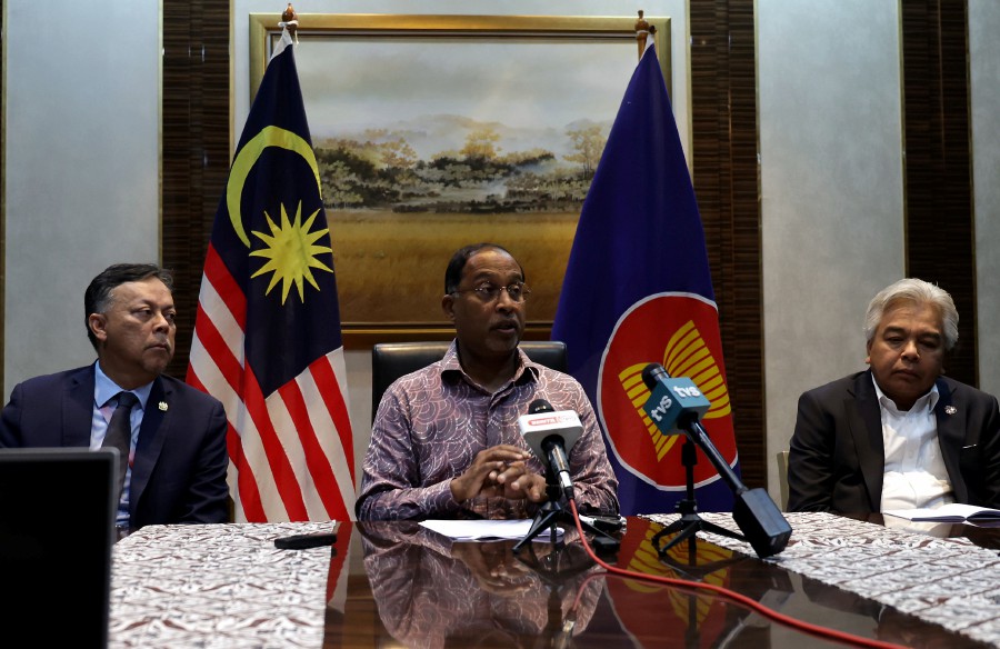 Foreign Minister Datuk Seri Dr Zambry Abd Kadir said this was vital considering Myanmar's military regime's continued stance to put up barriers in implementing the 5PC. - Bernama pic