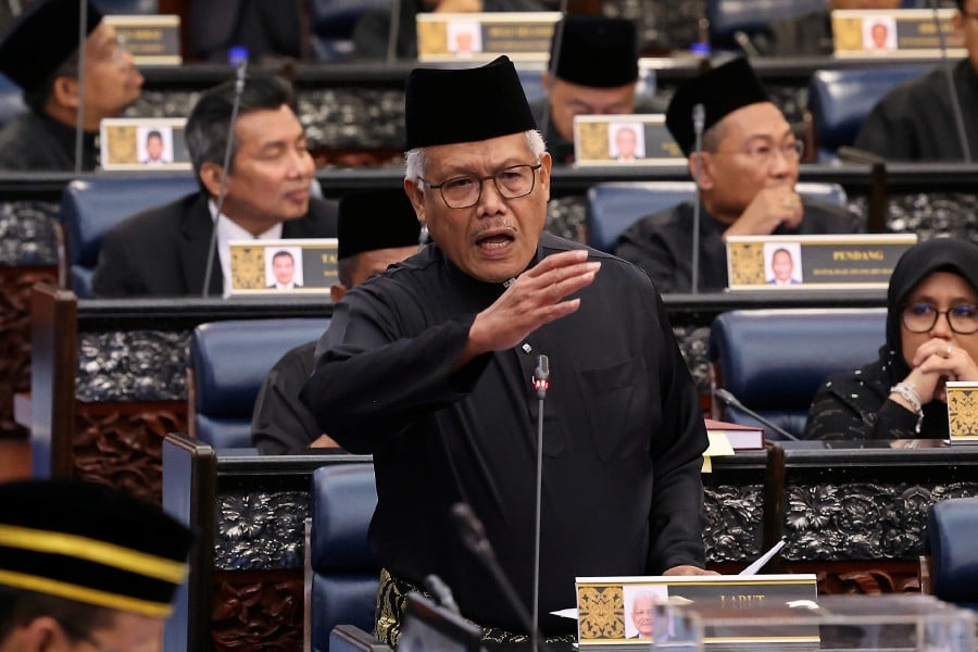 Chaos reigned when parliamentary opposition leader Datuk Seri Hamzah Zainudin quoted an Italian news agency as saying Datuk Seri Anwar Ibrahim was Malaysia’s first “full-blown homosexual” prime minister. - Bernama pic