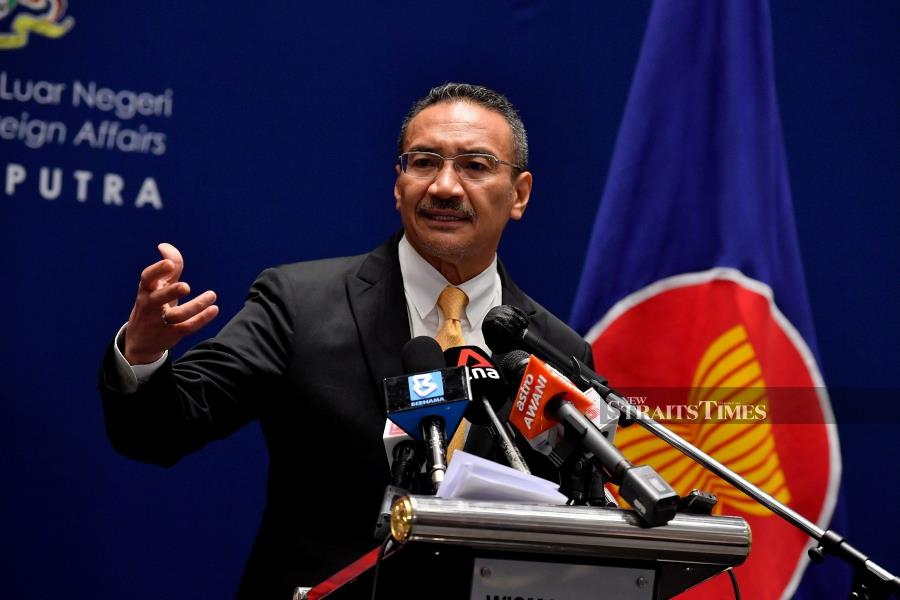 Foreign Minister Datuk Seri Hishammuddin Tun Hussein during a press conference after the ASEAN Coordinating Council (ACC) meeting in conjunction with the 37th ASEAN Summit yesterday. Hishammuddin is part of the Malaysian delegation, which also includes the Senior Minister and International Trade and Industry Minister Datuk Seri Mohamed Azmin Ali. Meanwhile, Prime Minister Tan Sri Muhyiddin Yassin will lead the Malaysian delegation at the biannual summit virtually from here. - Photo by Bernama. 