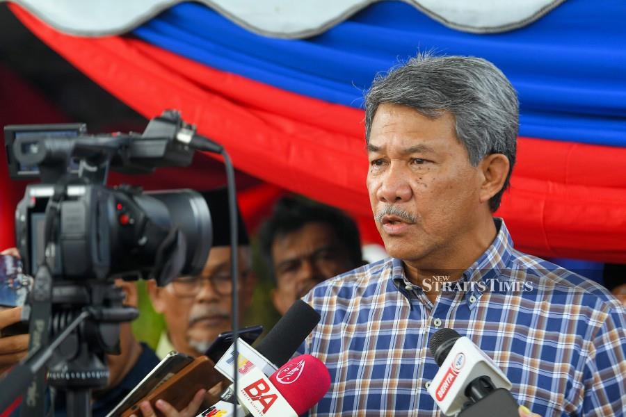  Foreign Minister Datuk Seri Mohamad Hasan is expected to undertake a working visit to Brussels, Belgium, from Thursday till Feb 3 to attend the 24th Asean-European Union Ministerial Meeting (AEMM) and participate in the 3rd European Union Indo-Pacific Ministerial Forum (EU IPMF). - BERNAMA PIC